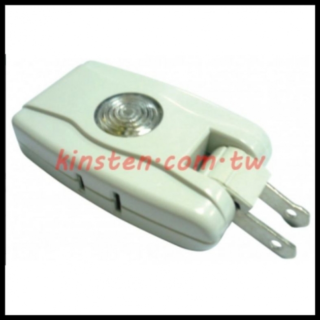 帶燈轉向三面插 78Y-61E AC 125V/ 15A /1650W